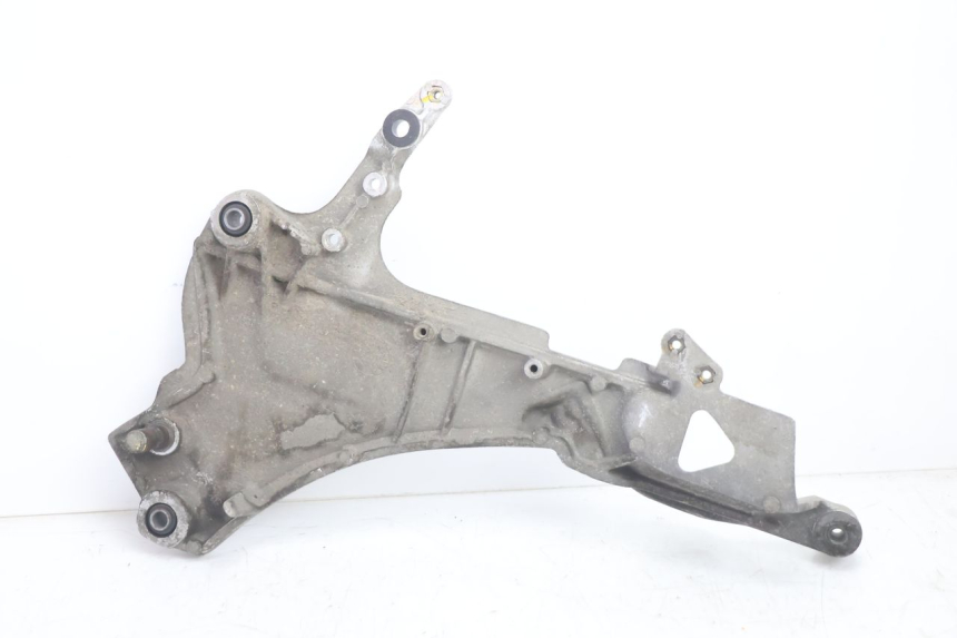 photo de FRONT RIGHT FOOTREST MOUNT HONDA ST PAN EUROPEAN 1100 (1990 - 2002) - Technical close-up