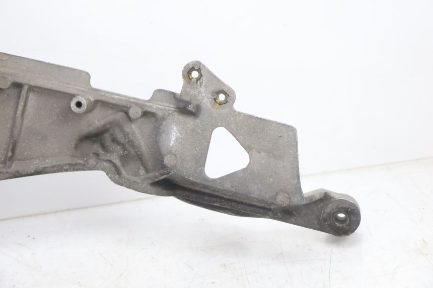 photo de FRONT RIGHT FOOTREST MOUNT HONDA ST PAN EUROPEAN 1100 (1990 - 2002) - Fixing points details