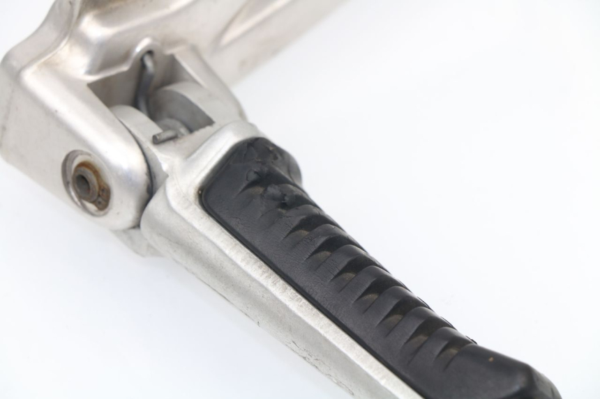 photo de FRONT RIGHT FOOTREST MOUNT DUCATI ST2 944 (1997 - 2003) - Component detail