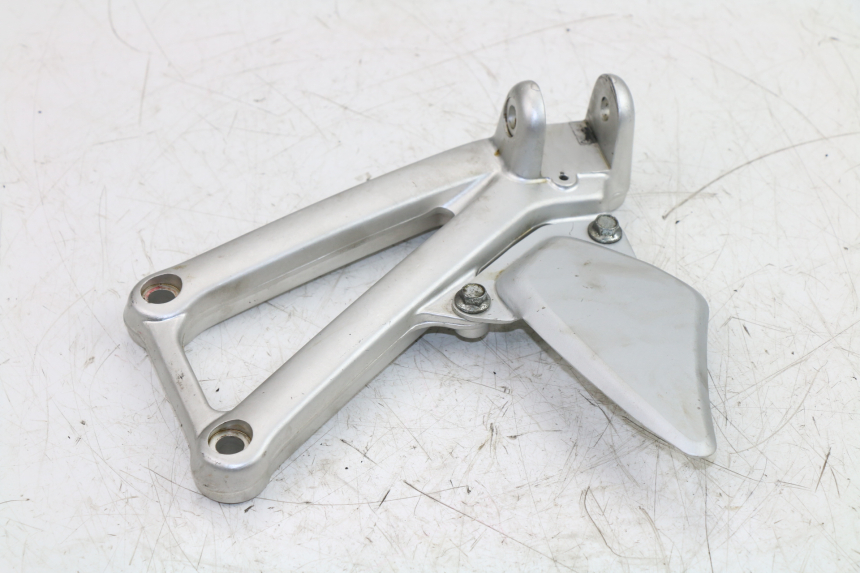 photo de FRONT RIGHT FOOTREST MOUNT DUCATI ST3 992 (2006 - 2008) - Alternative perspective