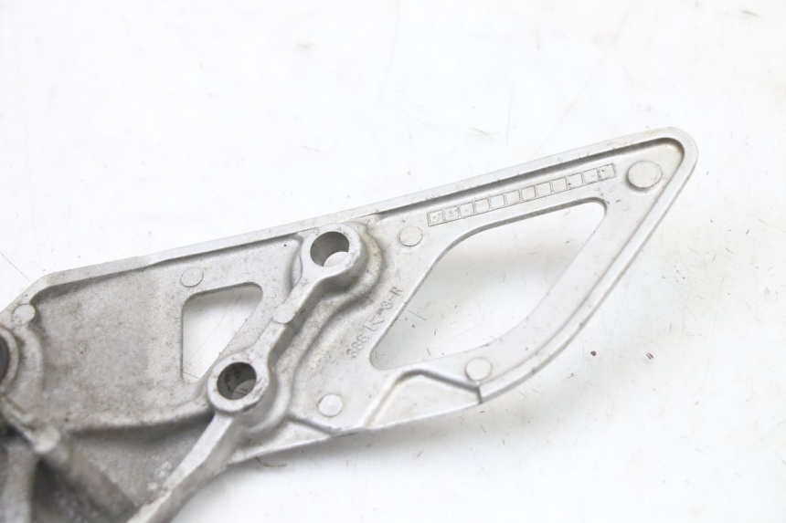 photo de FRONT RIGHT FOOTREST MOUNT SUZUKI GSX F GSXF 650 (2007 - 2015) - Fixing points details