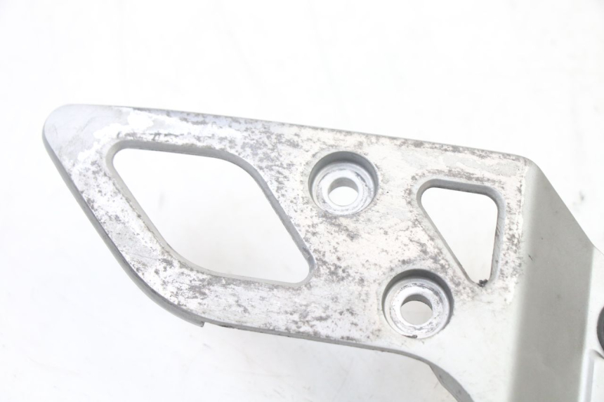 photo de FRONT RIGHT FOOTREST MOUNT SUZUKI GSX F GSXF 650 (2007 - 2015) - Component detail