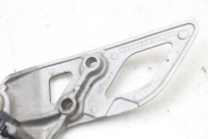 photo de FRONT RIGHT FOOTREST MOUNT SUZUKI GSX F GSXF 650 (2007 - 2015) - Fixing points details