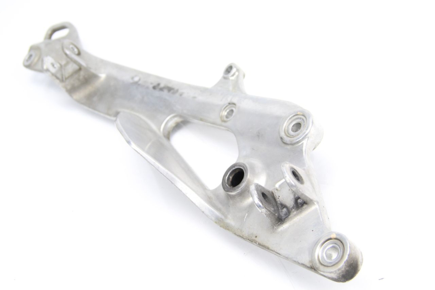 photo de FRONT RIGHT FOOTREST MOUNT YAMAHA TDM ABS 900 (2002 - 2014) - Alternative perspective