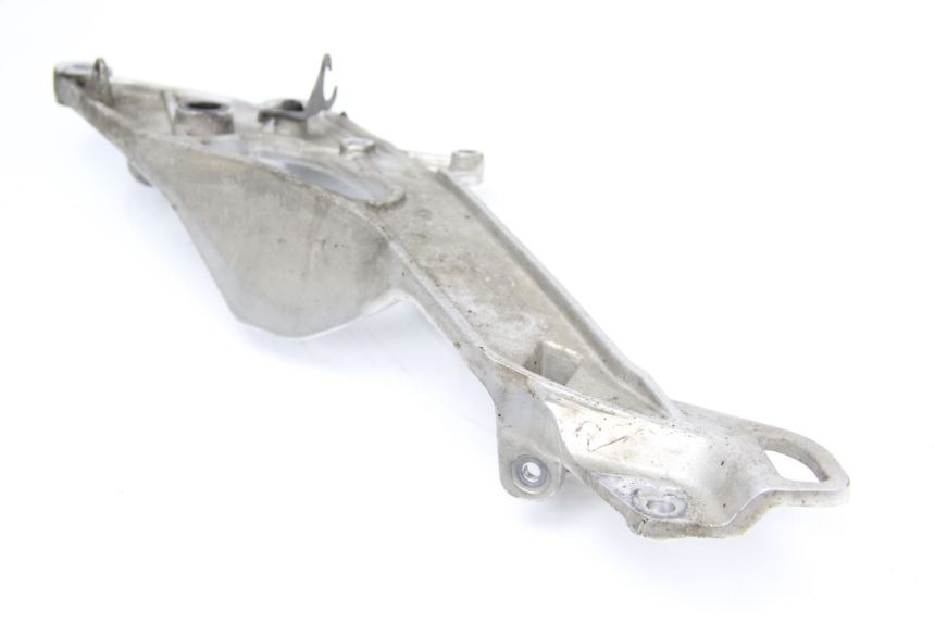 photo de FRONT RIGHT FOOTREST MOUNT YAMAHA TDM ABS 900 (2002 - 2014) - Fixing points details