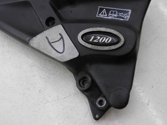 photo de FRONT RIGHT FOOTREST MOUNT TRIUMPH TROPHY 1200 (1996 - 2003) - Product overview