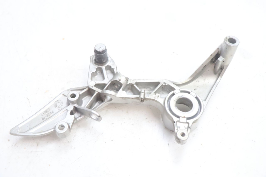 photo de FRONT RIGHT FOOTREST MOUNT HONDA VFR FI RC46 800 (1998 - 2001) - Surface and material condition