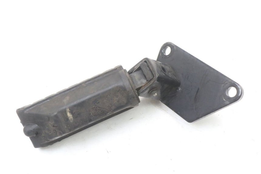 photo de Front right footrest bracket SUZUKI VL INTRUDER 125 (2004 - 2007) - Technical close-up