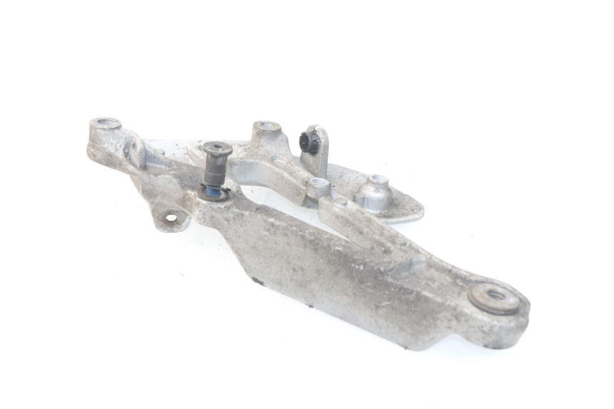 photo de FRONT RIGHT FOOTREST MOUNT YAMAHA XJ600 XJ DIVERSION 600 (1992 - 1997) - Component detail