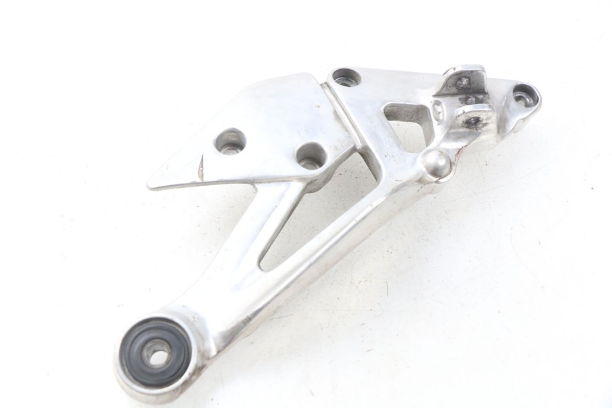 photo de FRONT RIGHT FOOTREST MOUNT YAMAHA XJ600 XJ DIVERSION 600 (1992 - 1997) - Component detail