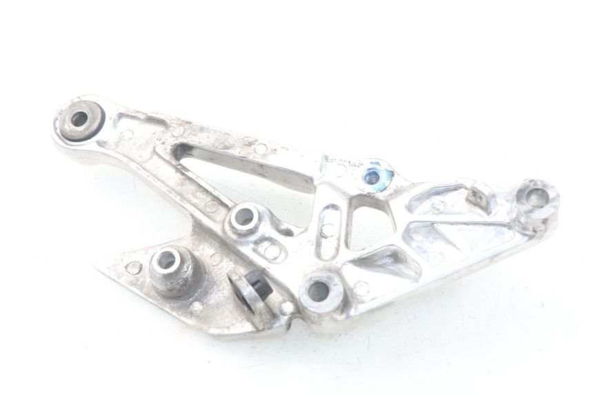 photo de FRONT RIGHT FOOTREST MOUNT YAMAHA XJ600 XJ DIVERSION 600 (1992 - 1997) - Zoom on usage condition