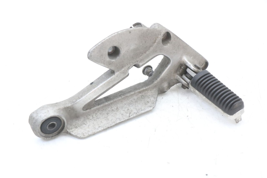 photo de FRONT RIGHT FOOTREST MOUNT YAMAHA XJ600 XJ DIVERSION 600 (1992 - 1997) - Technical close-up