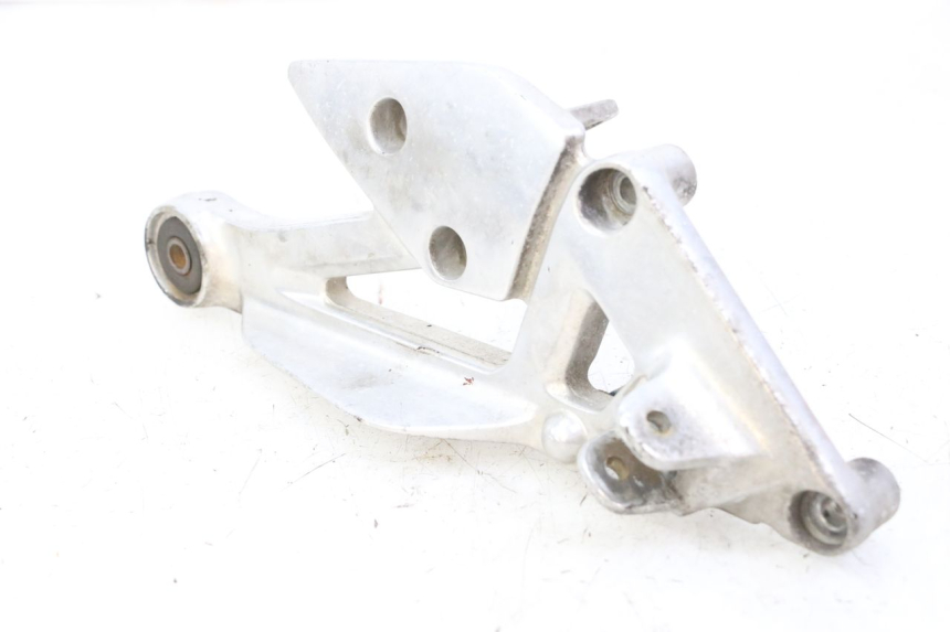 photo de FRONT RIGHT FOOTREST MOUNT YAMAHA XJN DIVERSION 600 (2000 - 2003) - Component detail