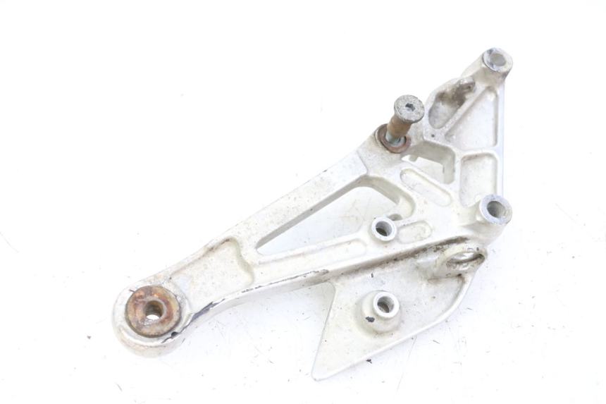 photo de FRONT RIGHT FOOTREST MOUNT YAMAHA XJN DIVERSION 600 (2000 - 2003) - Technical close-up