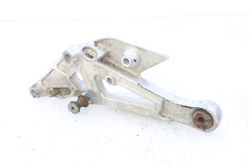 photo de FRONT RIGHT FOOTREST MOUNT YAMAHA XJN DIVERSION 600 (2000 - 2003) - Fixing points details