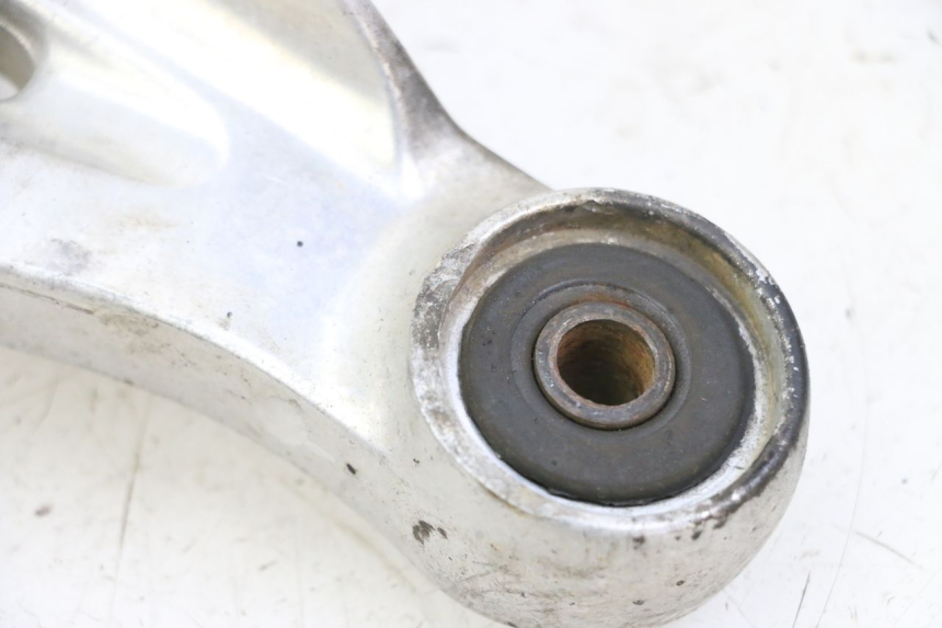 photo de FRONT RIGHT FOOTREST MOUNT YAMAHA XJN DIVERSION 600 (2000 - 2003) - Surface and material condition