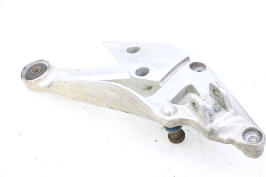 photo de FRONT RIGHT FOOTREST MOUNT YAMAHA XJN DIVERSION 600 (2000 - 2003) - Markings and original references