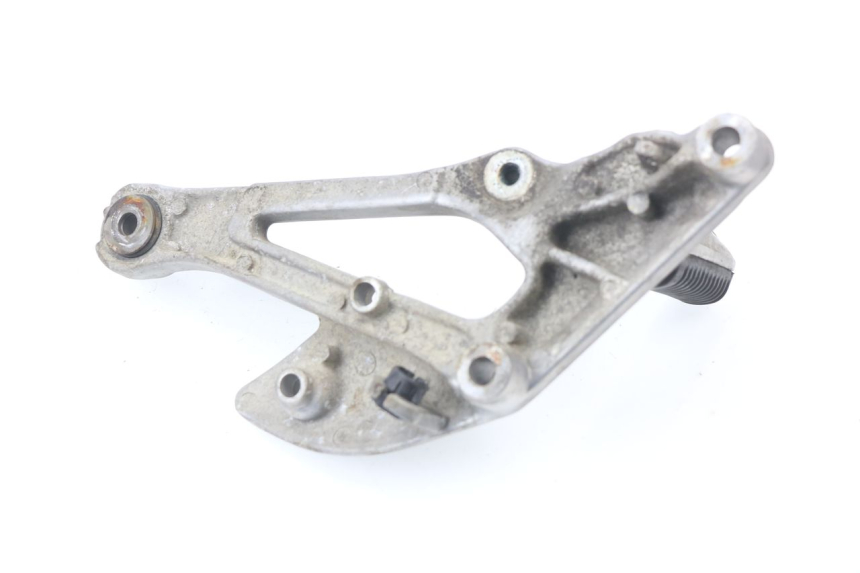 photo de FRONT RIGHT FOOTREST MOUNT YAMAHA XJN XJ N DIVERSION 600 (1994 - 1997) - Component detail