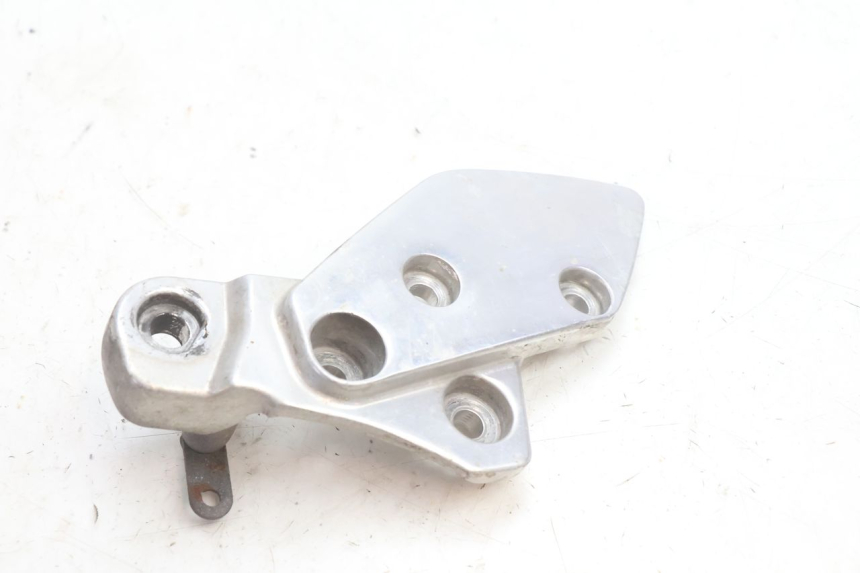 photo de FRONT RIGHT FOOTREST MOUNT YAMAHA XJR 1300 (1998 - 2002) - Component detail