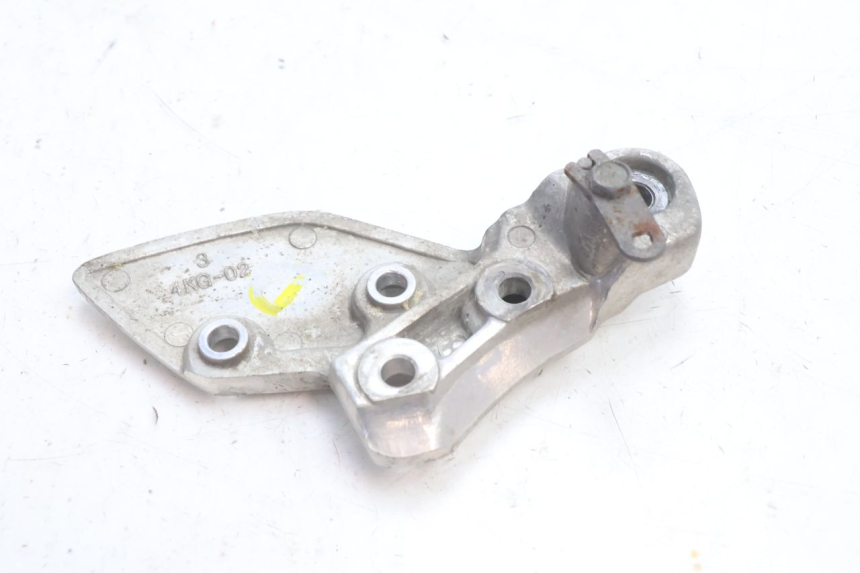 photo de FRONT RIGHT FOOTREST MOUNT YAMAHA XJR 1300 (1998 - 2002) - Alternative perspective