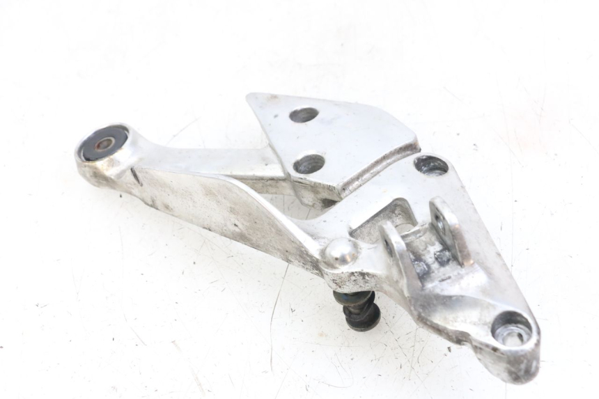photo de FRONT RIGHT FOOTREST MOUNT YAMAHA XJS DIVERSION 600 (1997 - 1999) - Fixing points details