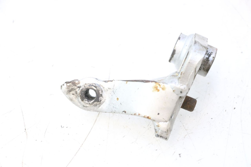 photo de FRONT RIGHT FOOTREST MOUNT HONDA XRV AFRICA TWIN 750 (1990 - 1992) - Zoom on usage condition