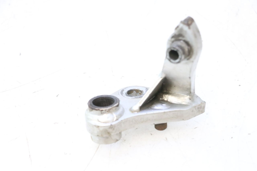 photo de FRONT RIGHT FOOTREST MOUNT HONDA XRV AFRICA TWIN 750 (1990 - 1992) - Alternative perspective