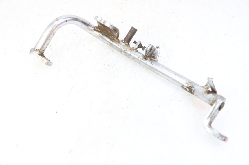 photo de FRONT RIGHT FOOTREST MOUNT YAMAHA XV VIRAGO 535 (1988 - 2004) - Alternative perspective