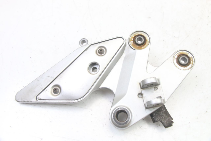 photo de FRONT RIGHT FOOTREST MOUNT YAMAHA FZ6 FAZER S2 600 (2007 - 2011) - Main view