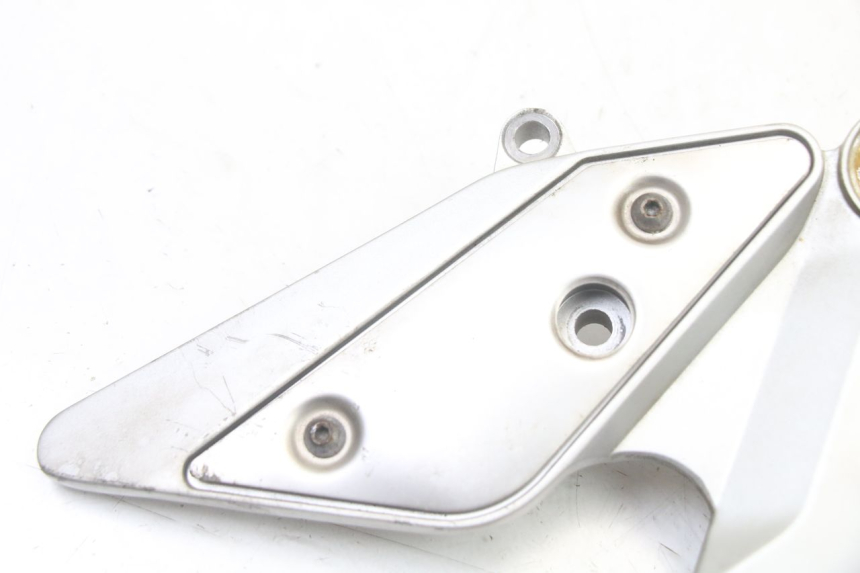 photo de FRONT RIGHT FOOTREST MOUNT YAMAHA FZ6 FAZER S2 600 (2007 - 2011) - Component detail