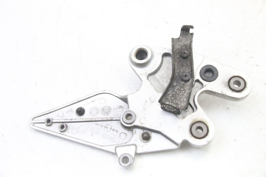 photo de FRONT RIGHT FOOTREST MOUNT YAMAHA FZ6 FAZER S2 600 (2007 - 2011) - Product overview