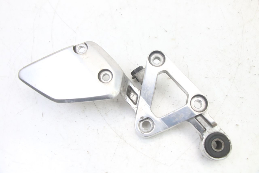photo de RIGHT FRONT FOOTREST BRACKET YAMAHA FZS FAZER 600 (2001 - 2003) - Main view