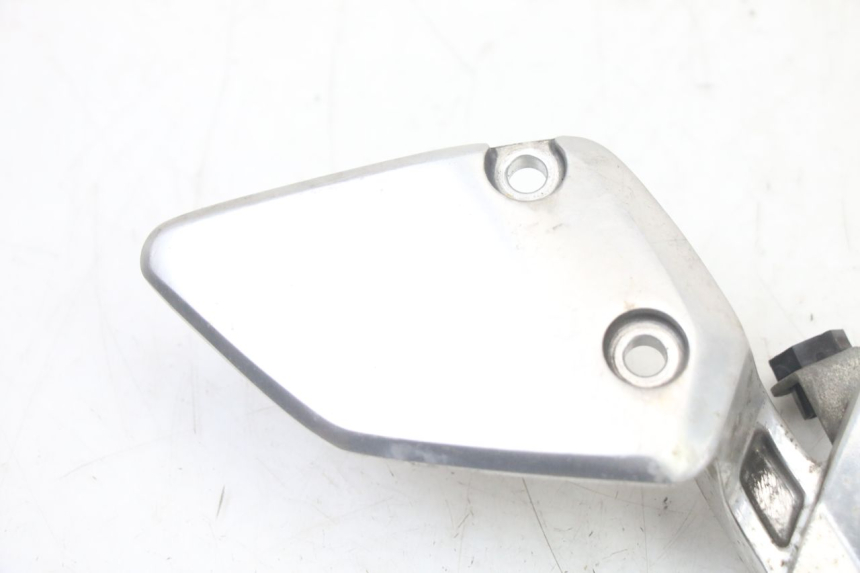 photo de RIGHT FRONT FOOTREST BRACKET YAMAHA FZS FAZER 600 (2001 - 2003) - Component detail