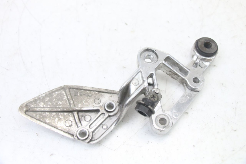 photo de RIGHT FRONT FOOTREST BRACKET YAMAHA FZS FAZER 600 (2001 - 2003) - Fixing points details