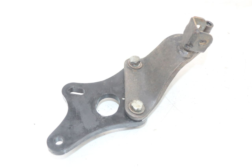 photo de FRONT RIGHT FOOTREST MOUNT YAMAHA XVS DRAG STAR DRAGSTAR 650 (1997 - 2007) - Zoom on usage condition