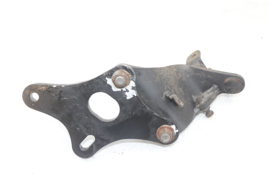 photo de FRONT RIGHT FOOTREST MOUNT YAMAHA XVS DRAG STAR DRAGSTAR 650 (1997 - 2007) - Alternative perspective