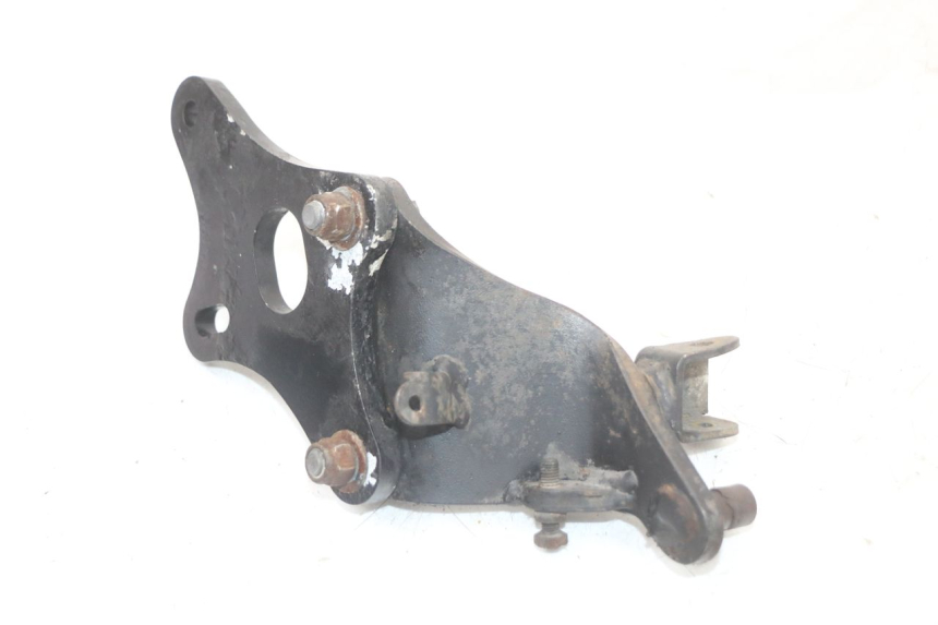 photo de FRONT RIGHT FOOTREST MOUNT YAMAHA XVS DRAG STAR DRAGSTAR 650 (1997 - 2007) - Technical close-up