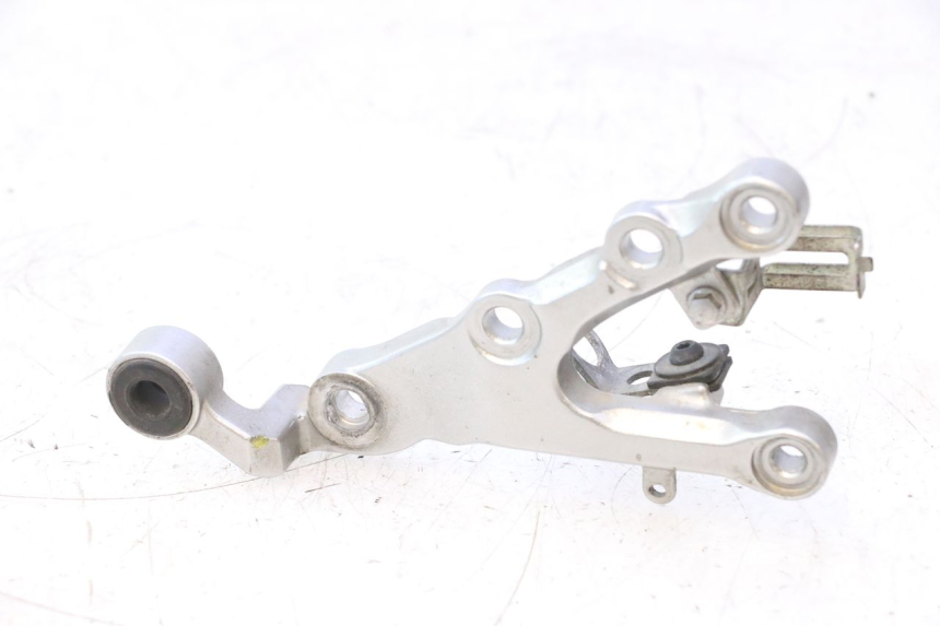 photo de FRONT RIGHT FOOTREST MOUNT YAMAHA YZF R6 600 (2008 - 2009) - Main view