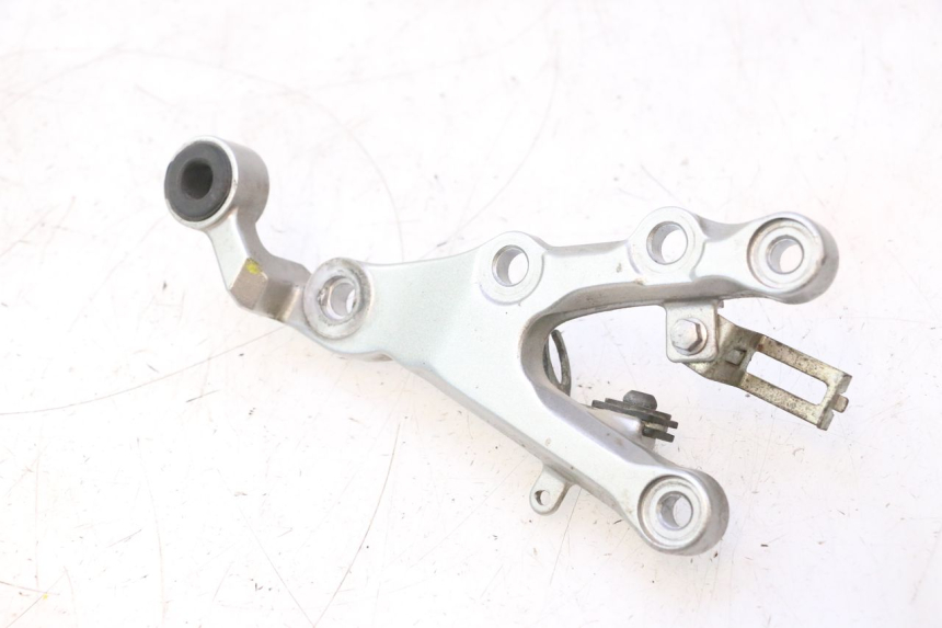 photo de FRONT RIGHT FOOTREST MOUNT YAMAHA YZF R6 600 (2008 - 2009) - Component detail