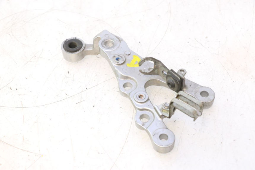 photo de FRONT RIGHT FOOTREST MOUNT YAMAHA YZF R6 600 (2008 - 2009) - Product overview