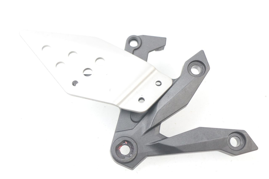photo de FRONT RIGHT FOOTREST MOUNT KAWASAKI Z ABS 750 (2007 - 2013) - Main view