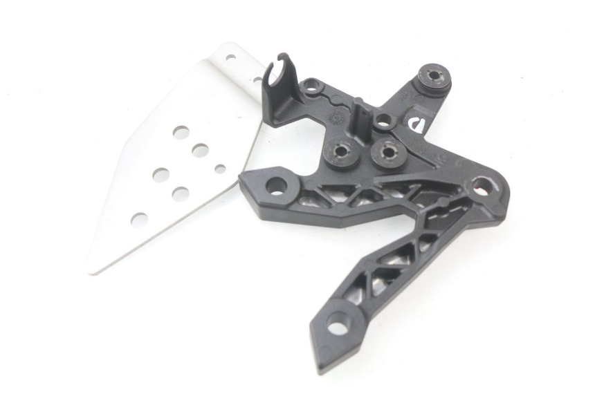 photo de FRONT RIGHT FOOTREST MOUNT KAWASAKI Z ABS 750 (2007 - 2013) - Zoom on usage condition