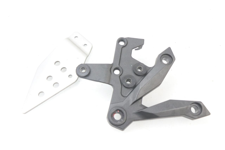 photo de FRONT RIGHT FOOTREST MOUNT KAWASAKI Z ABS 750 (2007 - 2013) - Alternative perspective