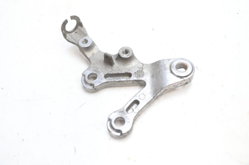 photo de FRONT RIGHT FOOTREST MOUNT KAWASAKI ZX-6R ZX6R 600 (2000 - 2002) - Zoom on usage condition