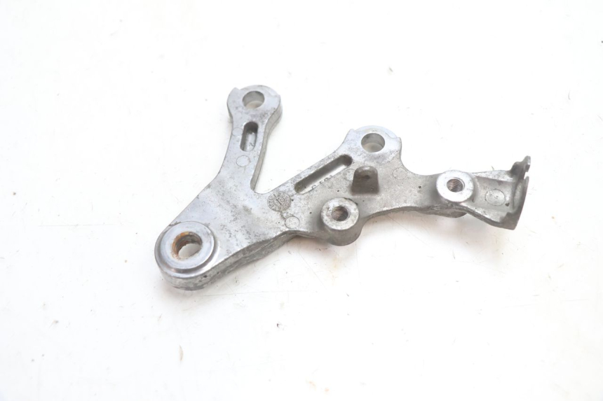 photo de FRONT RIGHT FOOTREST MOUNT KAWASAKI ZX-6R ZX6R 600 (2000 - 2002) - Alternative perspective