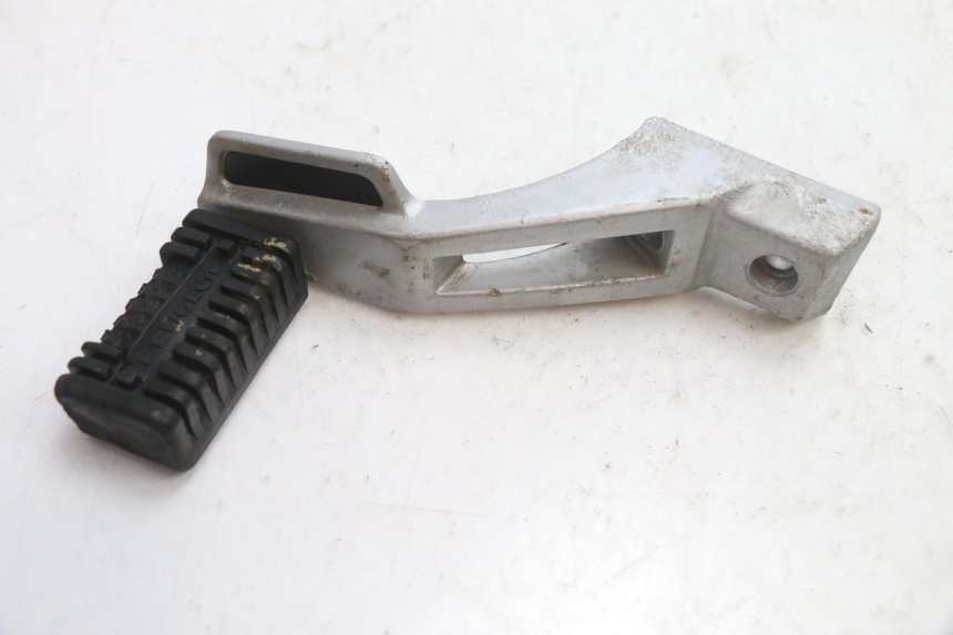 photo de FRONT LEFT FOOTREST MOUNT PEUGEOT 103 SPX CLIP 50 (1989 - 1992) - Main view