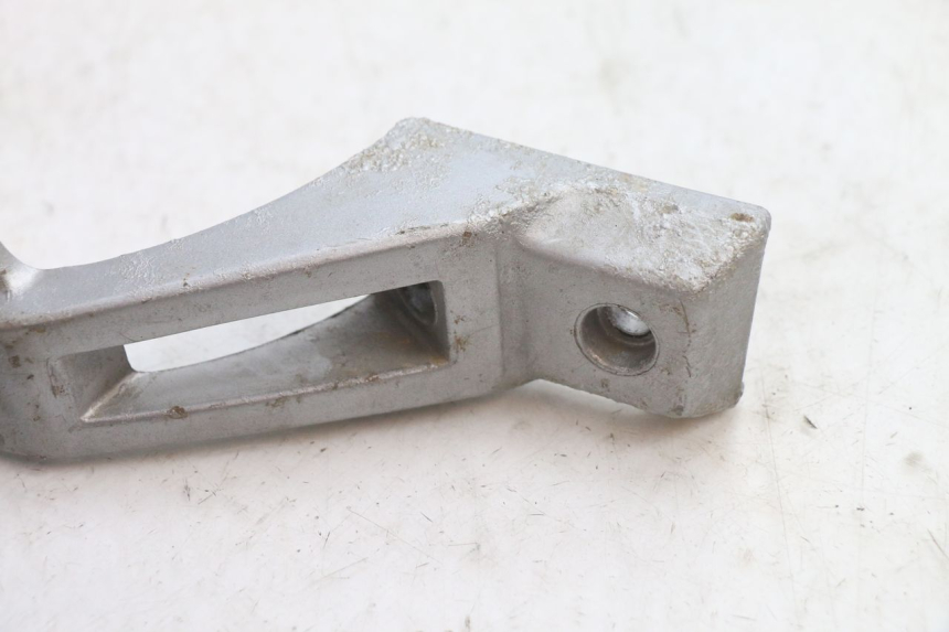 photo de FRONT LEFT FOOTREST MOUNT PEUGEOT 103 SPX CLIP 50 (1989 - 1992) - Alternative perspective