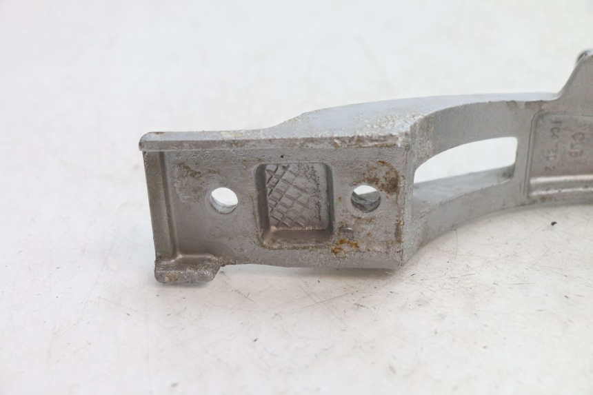 photo de FRONT LEFT FOOTREST MOUNT PEUGEOT 103 SPX CLIP 50 (1989 - 1992) - Product overview