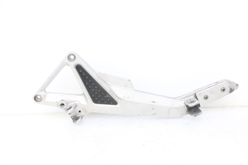photo de FRONT LEFT FOOTREST MOUNT HONDA CB F HORNET 600 (2005 - 2006) - Main view