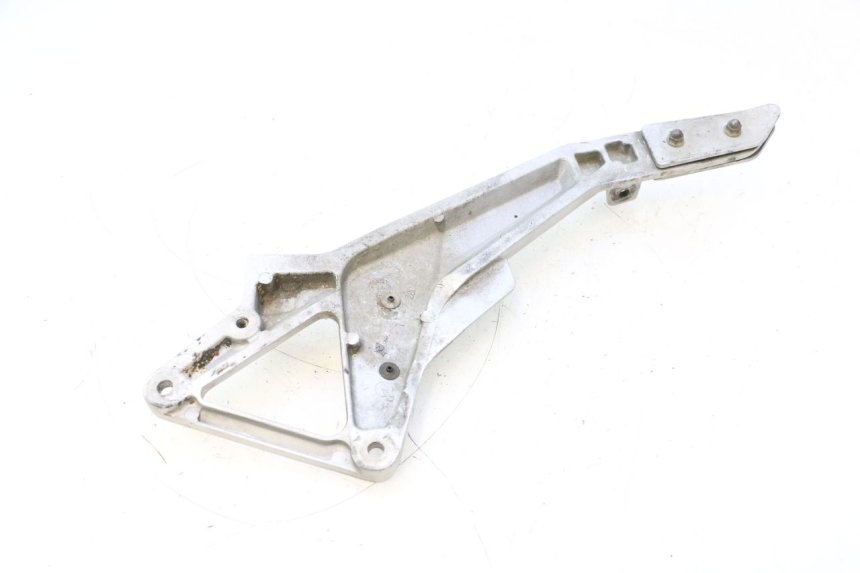 photo de FRONT LEFT FOOTREST MOUNT HONDA CB F HORNET 600 (2005 - 2006) - Component detail